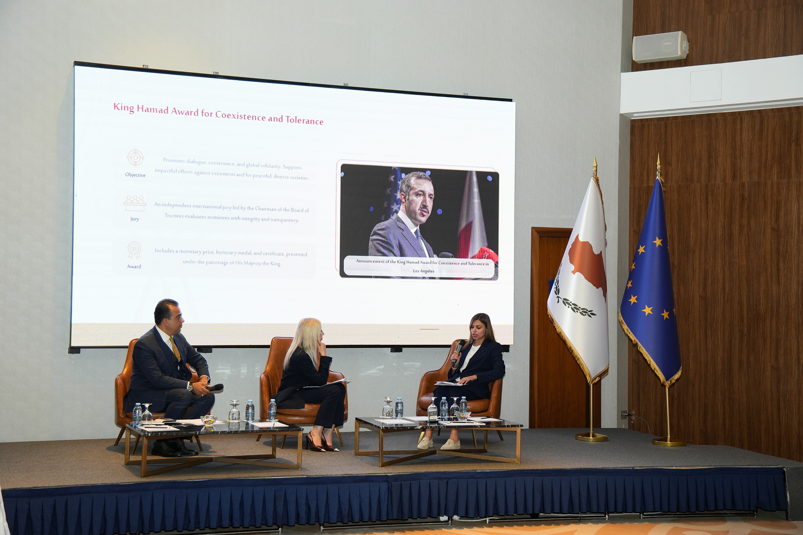 نائب رئيس مجلس أمناء مركز الملك حمد العالمي للتعايش والتسامح يجتمع مع الممثلة الخاصة لجمهورية قبرص لشؤون الحريات الدينية - Image 3