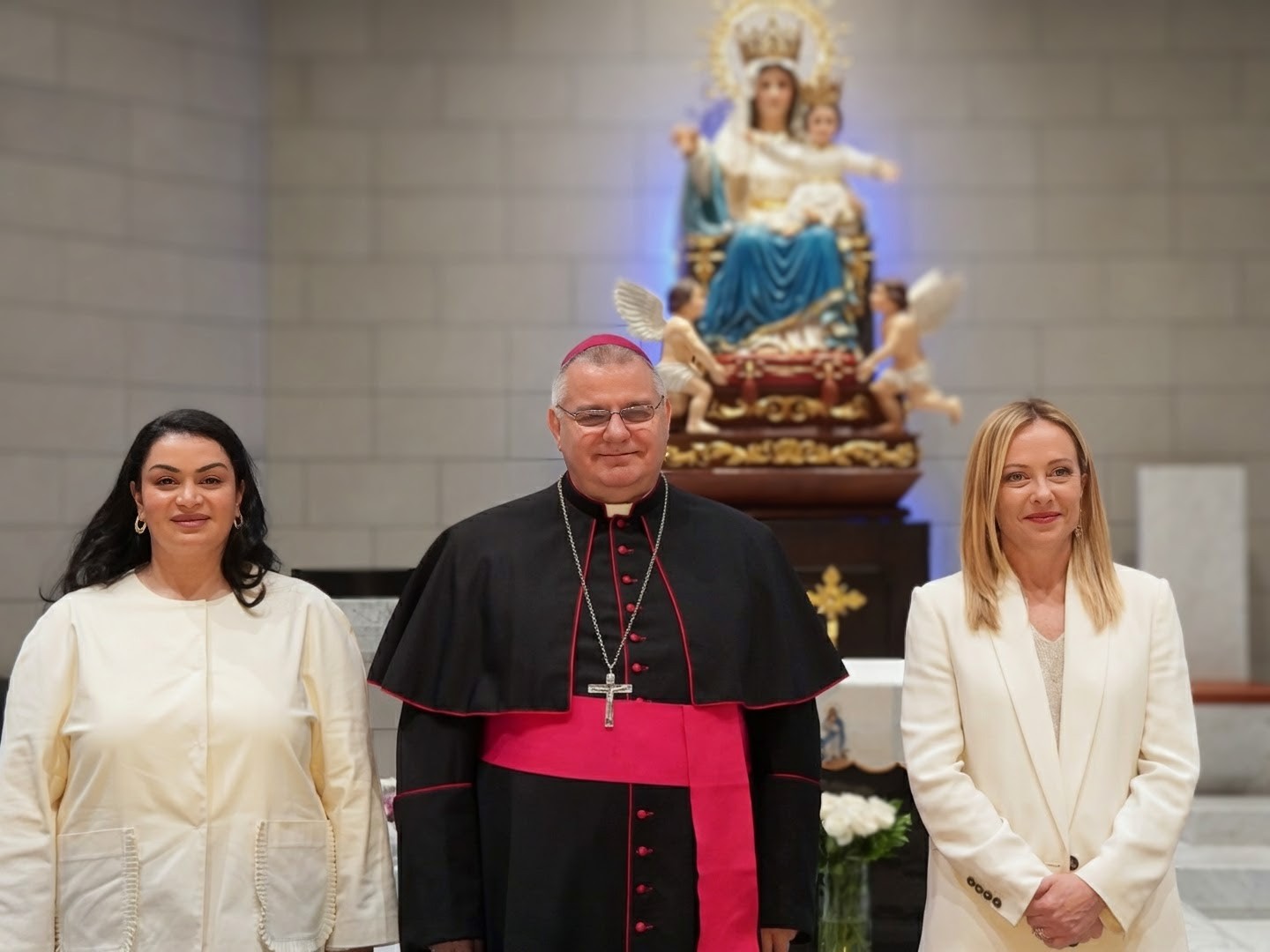 مركز الملك حمد العالمي للتعايش والتسامح ينظم زيارة لدولة رئيسة وزراء الجمهورية الإيطالية لكاتدرائية سيدة شبه الجزيرة العربية - Image 4