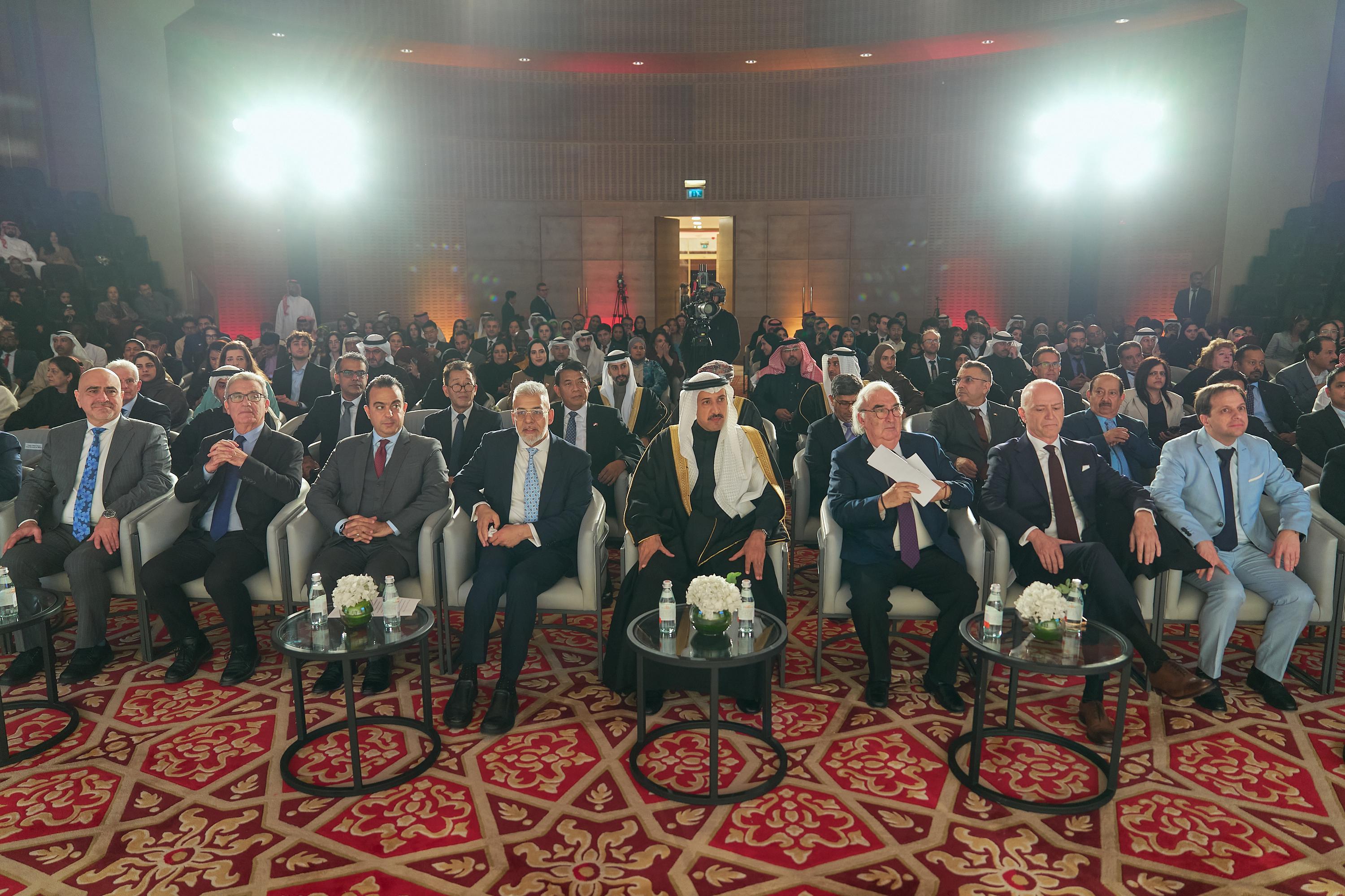 تكريم خريجي برنامج الملك حمد للريادة في التعايش ودبلوم الدراسات العليا - Image 2