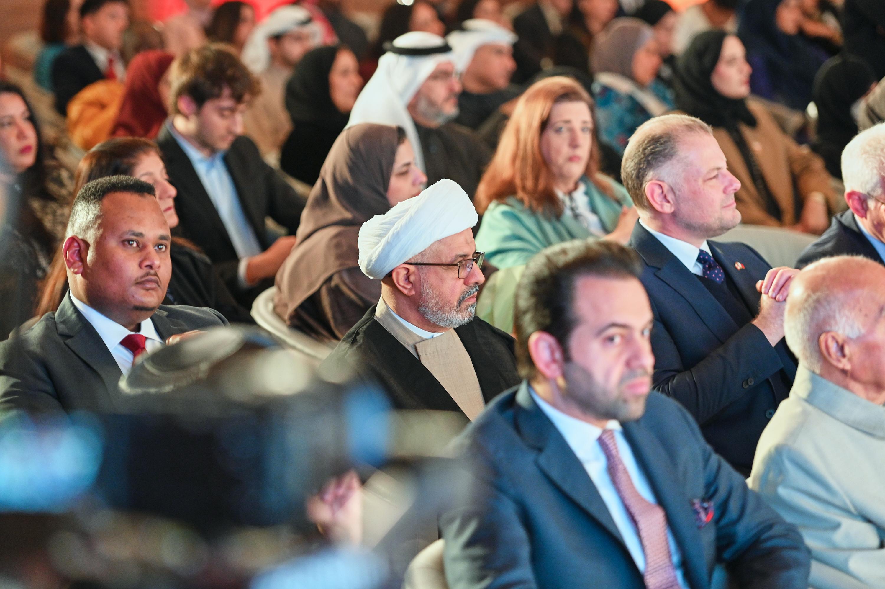 تكريم خريجي برنامج الملك حمد للريادة في التعايش ودبلوم الدراسات العليا - Image 4