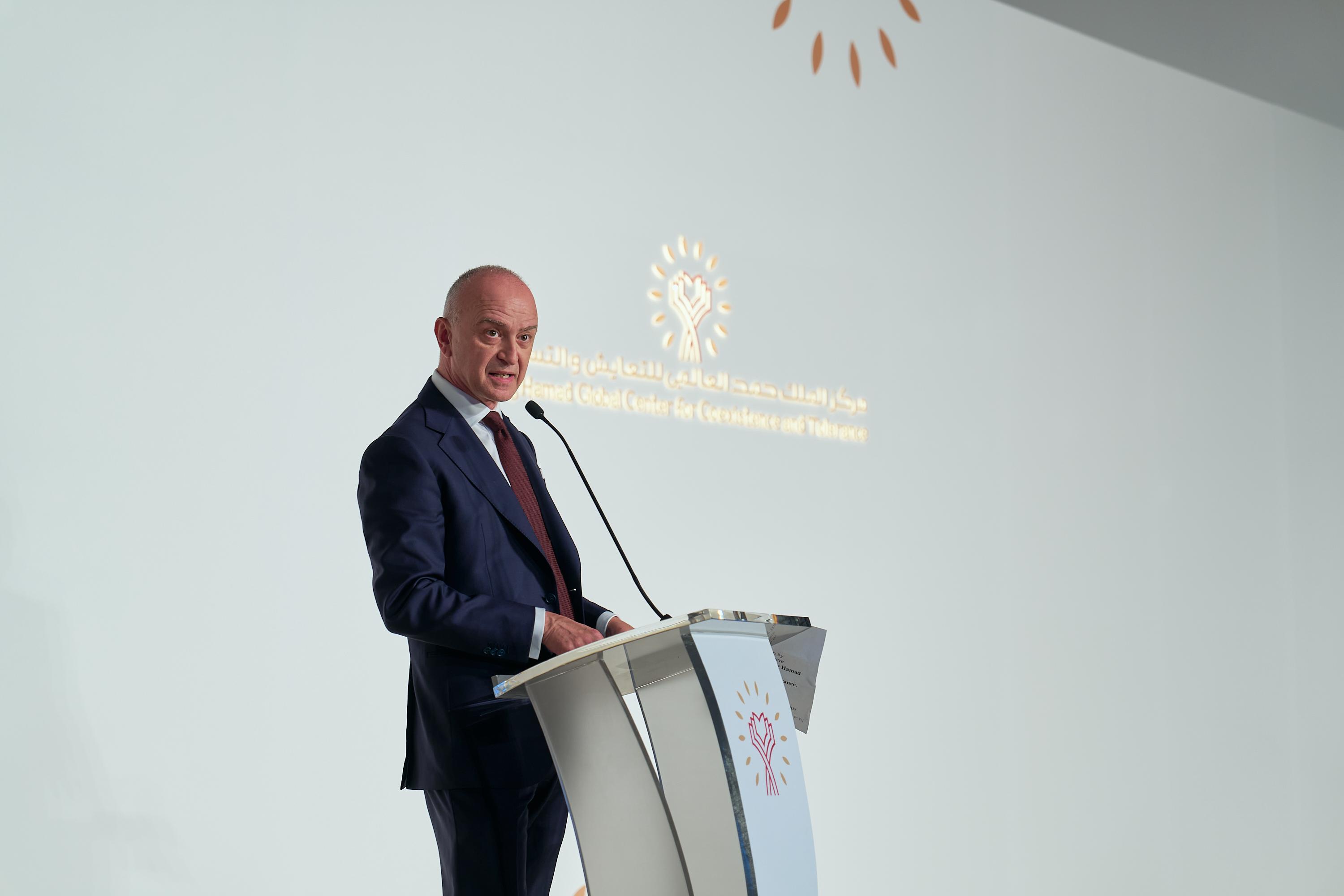 تكريم خريجي برنامج الملك حمد للريادة في التعايش ودبلوم الدراسات العليا - Image 12