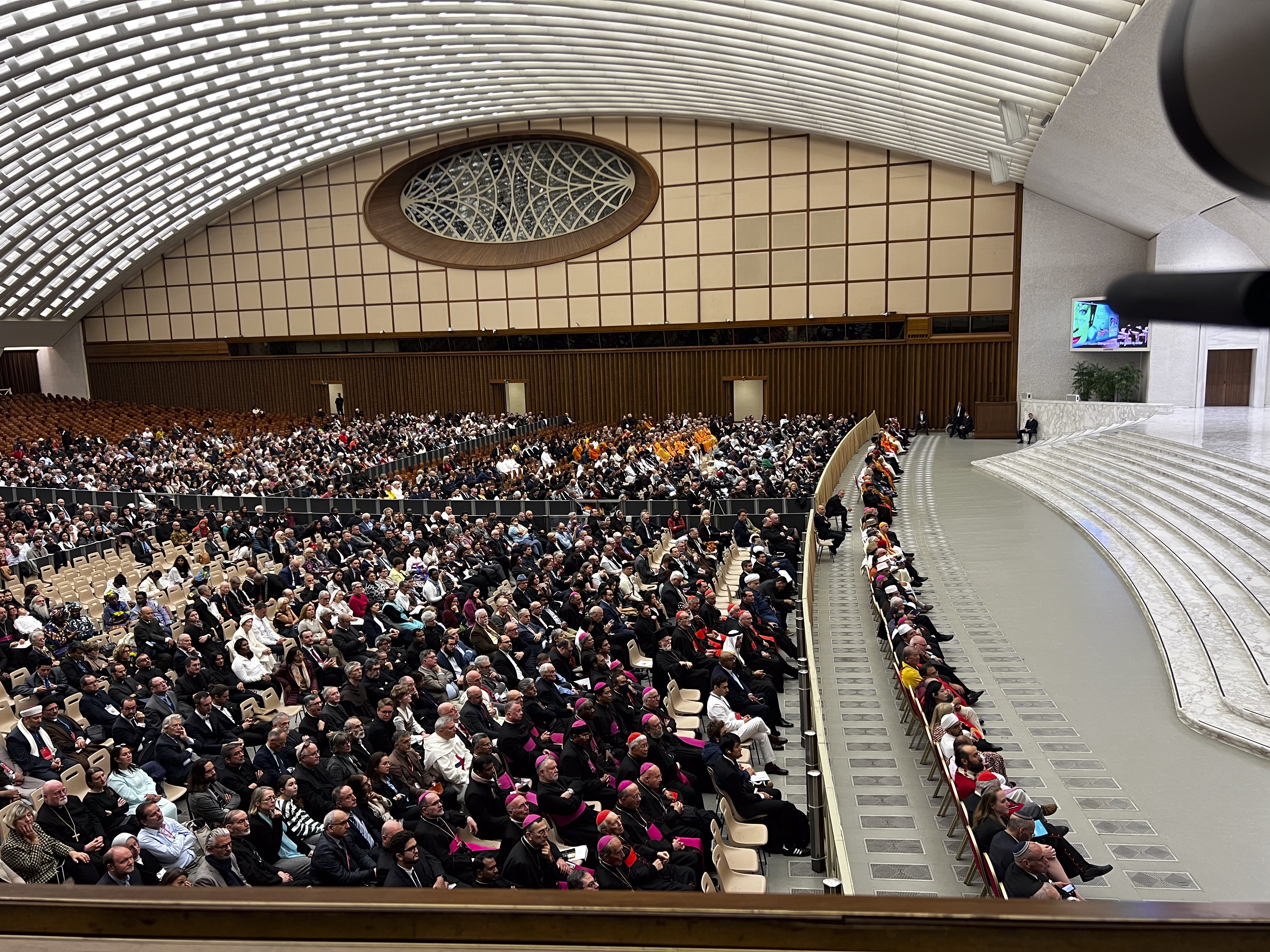 رئيس مجلس أمناء مركز الملك حمد العالمي للتعايش والتسامح يشارك في احتفال الذكرى الستين لوثيقة "نوسترا أيتاتي" بالفاتيكان - Image 5