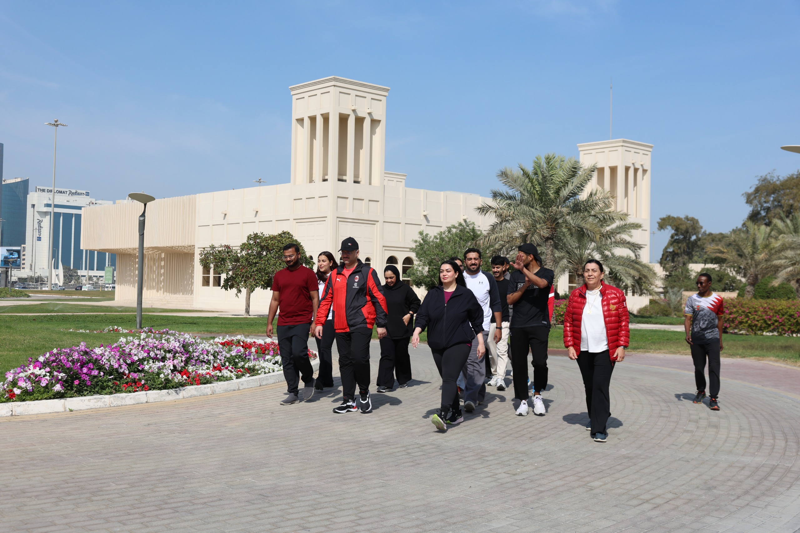 مركز الملك حمد العالمي للتعايش والتسامح ينظم برنامجاً تدريبياً رياضياً بمناسبة اليوم الرياضي لمملكة البحرين - Image 2